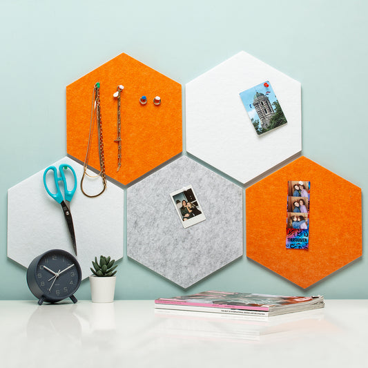 Zelfklevend Vilten Prikbord | Set van 5 Stuks incl. 20 Punaises | Memobord | Wandbord | Wanddecoratie | Hexagon | 1 stuk = 26 x 30 x 1 cm | Oranje